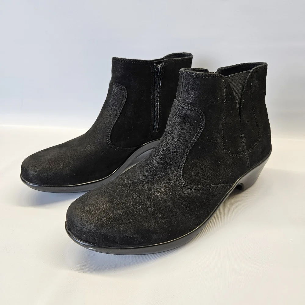 Aravon Kitt Bootie Ankle Boot Women 9 Black Leather Zip Classic Comfort Low Heel